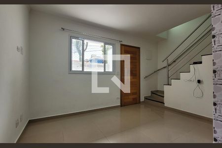 Casa para alugar com 74m², 2 quartos e 2 vagasSala