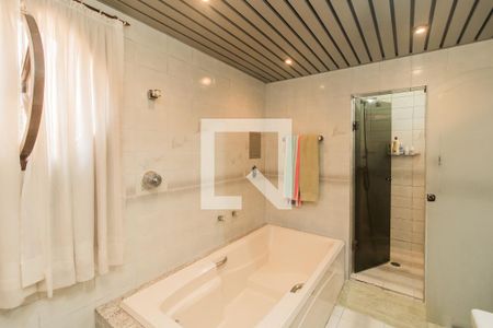 Banheiro da Suite de casa para alugar com 4 quartos, 300m² em Vila Dalila, São Paulo