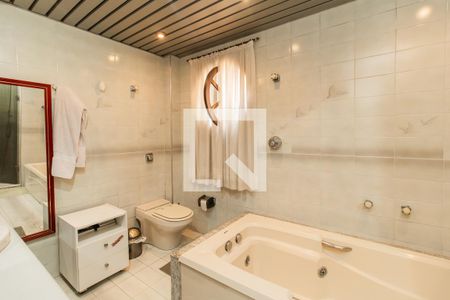 Banheiro da Suite de casa para alugar com 4 quartos, 300m² em Vila Dalila, São Paulo