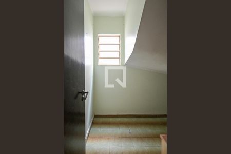 Deposito escada de casa à venda com 3 quartos, 145m² em Vila das Merces, São Paulo