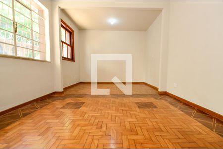 Casa à venda com 304m², 2 quartos e 4 vagasSala