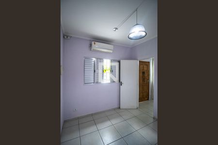 Quarto 1 de casa para alugar com 2 quartos, 60m² em Vila Liviero, São Paulo