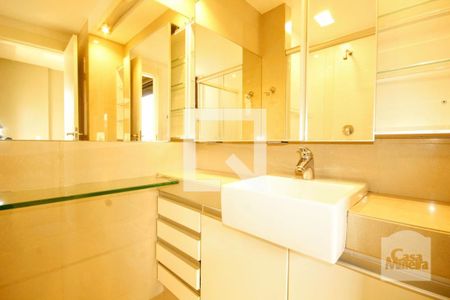 Banheiro de apartamento à venda com 2 quartos, 220m² em Funcionários, Belo Horizonte