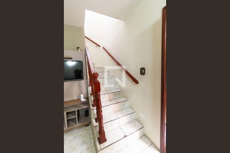 Escada de casa à venda com 2 quartos, 172m² em Vila Roque, São Paulo
