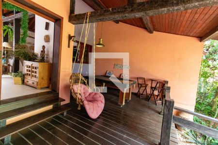 Casa à venda com 400m², 7 quartos e 5 vagas Casa à venda com 400m², 7 quartos e 5 vagasVaranda