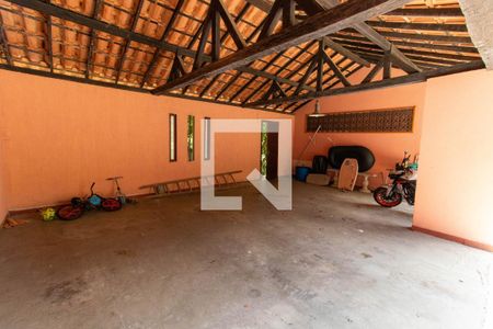 Casa à venda com 400m², 7 quartos e 5 vagas Casa à venda com 400m², 7 quartos e 5 vagasGaragem