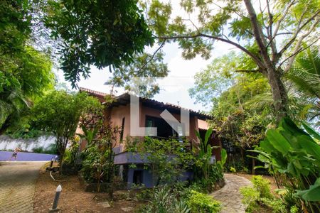 Casa à venda com 400m², 7 quartos e 5 vagas Casa à venda com 400m², 7 quartos e 5 vagasFachada