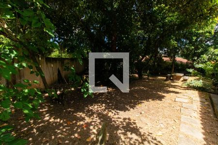 Casa à venda com 400m², 7 quartos e 5 vagas Casa à venda com 400m², 7 quartos e 5 vagasQuintal