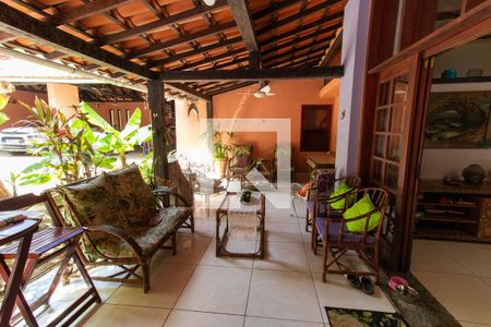 Casa à venda com 400m², 7 quartos e 5 vagas Casa à venda com 400m², 7 quartos e 5 vagasVaranda da Sala