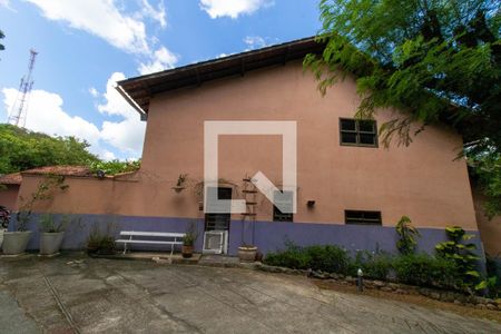 Casa à venda com 400m², 7 quartos e 5 vagas Casa à venda com 400m², 7 quartos e 5 vagasFachada