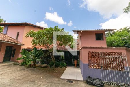 Casa à venda com 400m², 7 quartos e 5 vagas Casa à venda com 400m², 7 quartos e 5 vagasFachada