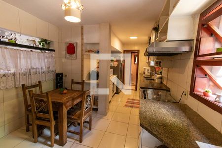 Casa à venda com 400m², 7 quartos e 5 vagas Casa à venda com 400m², 7 quartos e 5 vagasCozinha