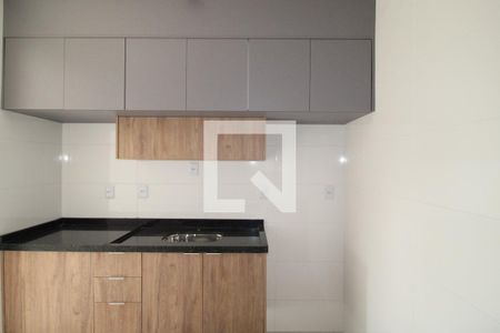 Sala/Cozinha e área de serviço de apartamento à venda com 2 quartos, 47m² em Vila Guilhermina, São Paulo