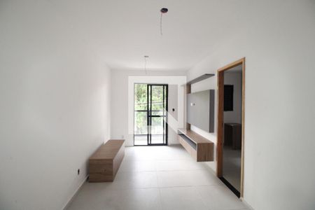 Sala/Cozinha e área de serviço de apartamento à venda com 2 quartos, 47m² em Vila Guilhermina, São Paulo