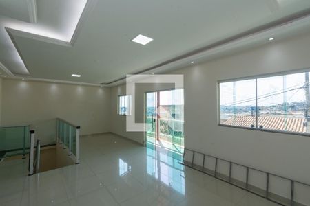 Sala de casa à venda com 3 quartos, 200m² em Diamante, Belo Horizonte