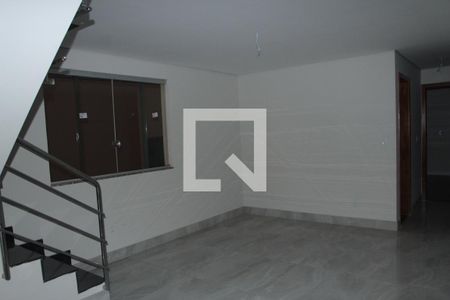 sala de apartamento para alugar com 5 quartos, 140m² em Heliópolis, Belo Horizonte