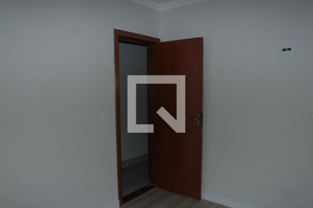 quarto 01 de apartamento para alugar com 5 quartos, 140m² em Heliópolis, Belo Horizonte