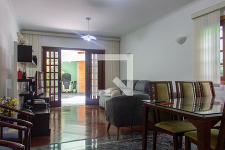 Sala de casa à venda com 4 quartos, 200m² em Vila Romano, São Paulo