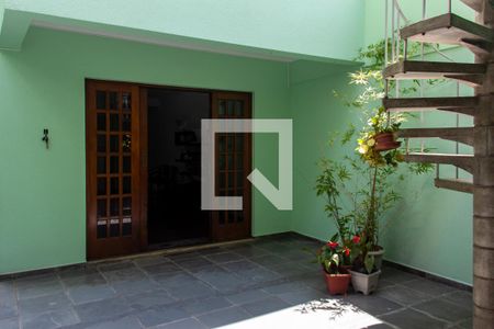 Área externa de casa à venda com 4 quartos, 200m² em Vila Romano, São Paulo