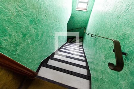 Casa à venda com 160m², 3 quartos e 1 vaga Casa à venda com 160m², 3 quartos e 1 vagaEscada