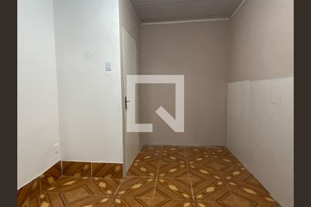 Quarto  de casa para alugar com 1 quarto, 60m² em Rubem Berta, Porto Alegre