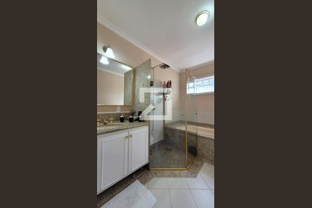 Casa à venda com 265m², 3 quartos e 5 vagas Casa à venda com 265m², 3 quartos e 5 vagasBanheiro da Suíte