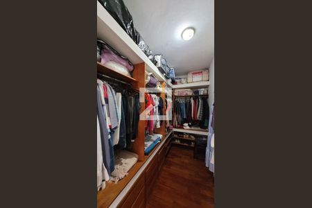 Casa à venda com 265m², 3 quartos e 5 vagas Casa à venda com 265m², 3 quartos e 5 vagasCloset da suíte