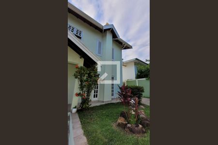 Casa à venda com 265m², 3 quartos e 5 vagas Casa à venda com 265m², 3 quartos e 5 vagasFachada