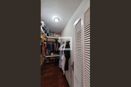 Casa à venda com 265m², 3 quartos e 5 vagas Casa à venda com 265m², 3 quartos e 5 vagasCloset da suíte