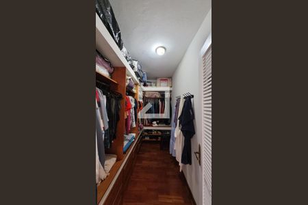 Casa à venda com 265m², 3 quartos e 5 vagas Casa à venda com 265m², 3 quartos e 5 vagasCloset da suíte