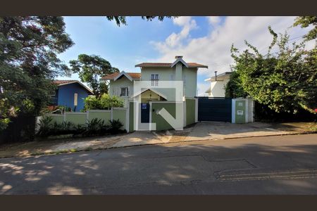 Casa à venda com 265m², 3 quartos e 5 vagas Casa à venda com 265m², 3 quartos e 5 vagasFachada