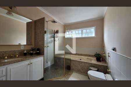 Casa à venda com 265m², 3 quartos e 5 vagas Casa à venda com 265m², 3 quartos e 5 vagasBanheiro da Suíte