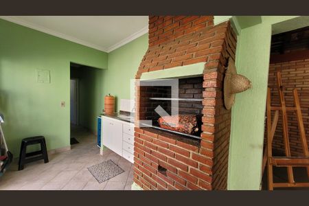 Casa à venda com 265m², 3 quartos e 5 vagas Casa à venda com 265m², 3 quartos e 5 vagasÁrea comum - Churrasqueira