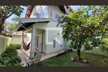 Casa à venda com 265m², 3 quartos e 5 vagas Casa à venda com 265m², 3 quartos e 5 vagasJardim