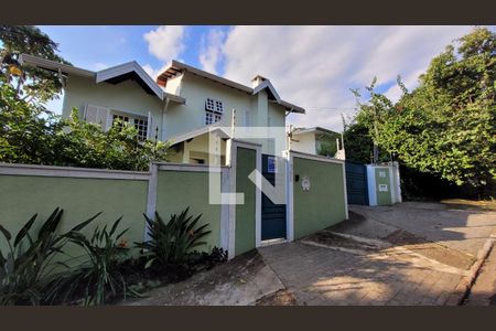 Casa à venda com 265m², 3 quartos e 5 vagas Casa à venda com 265m², 3 quartos e 5 vagasFachada