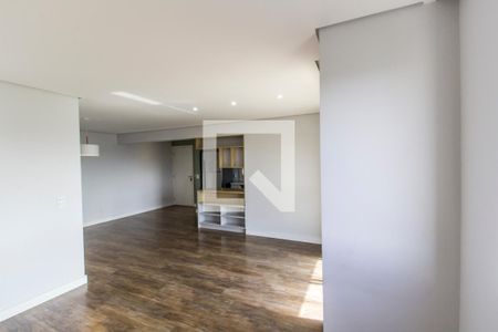 Sala de TV de apartamento para alugar com 2 quartos, 76m² em Jardim Tupanci, Barueri