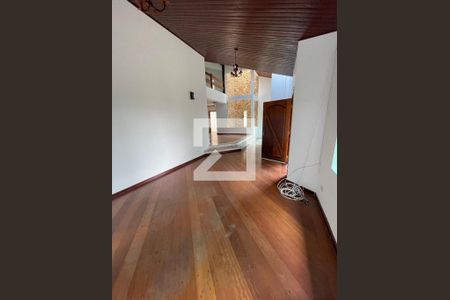 Sala de estar de casa de condomínio à venda com 4 quartos, 218m² em Parque dos Principes, São Paulo