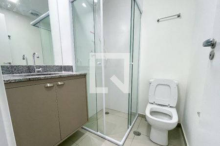 Banheiro de kitnet/studio para alugar com 1 quarto, 25m² em Pinheiros, São Paulo