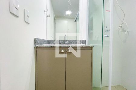 Banheiro de kitnet/studio para alugar com 1 quarto, 25m² em Pinheiros, São Paulo