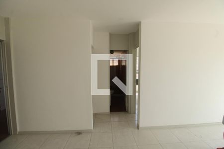 Corredor de apartamento para alugar com 2 quartos, 47m² em Lins de Vasconcelos, Rio de Janeiro