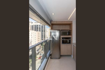 Cozinha de apartamento para alugar com 1 quarto, 56m² em Itaim Bibi, São Paulo