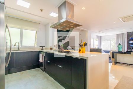 Casa de condomínio à venda com 364m², 4 quartos e 2 vagas Casa de condomínio à venda com 364m², 4 quartos e 2 vagasCozinha