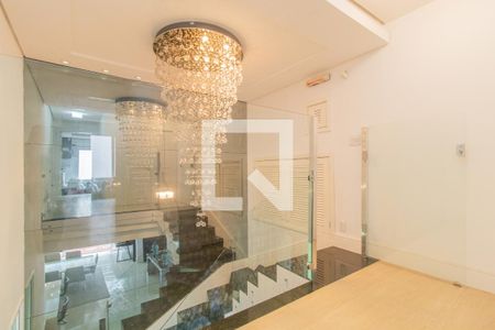 Casa de condomínio à venda com 364m², 4 quartos e 2 vagas Casa de condomínio à venda com 364m², 4 quartos e 2 vagasCorredor