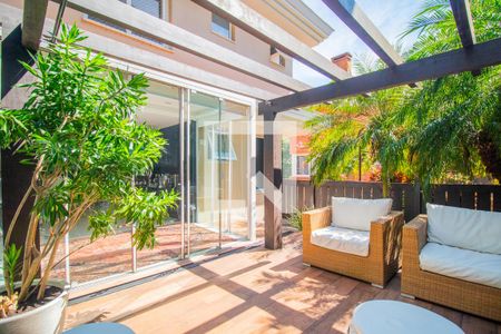 Casa de condomínio à venda com 364m², 4 quartos e 2 vagas Casa de condomínio à venda com 364m², 4 quartos e 2 vagasQuintal