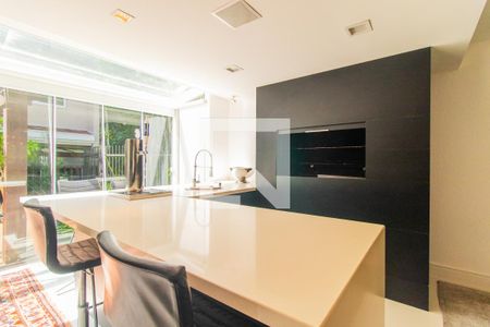 Casa de condomínio à venda com 364m², 4 quartos e 2 vagas Casa de condomínio à venda com 364m², 4 quartos e 2 vagasChurrasqueira