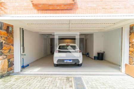 Casa de condomínio à venda com 364m², 4 quartos e 2 vagas Casa de condomínio à venda com 364m², 4 quartos e 2 vagasGaragem