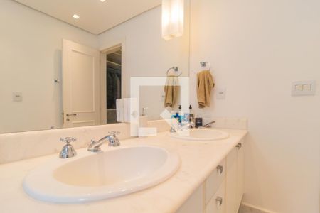 Casa de condomínio à venda com 364m², 4 quartos e 2 vagas Casa de condomínio à venda com 364m², 4 quartos e 2 vagasBanheiro do quarto 1