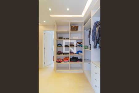 Casa de condomínio à venda com 364m², 4 quartos e 2 vagas Casa de condomínio à venda com 364m², 4 quartos e 2 vagasQuarto 1