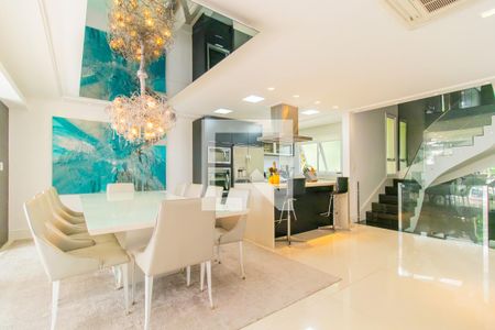 Casa de condomínio à venda com 364m², 4 quartos e 2 vagas Casa de condomínio à venda com 364m², 4 quartos e 2 vagasCozinha