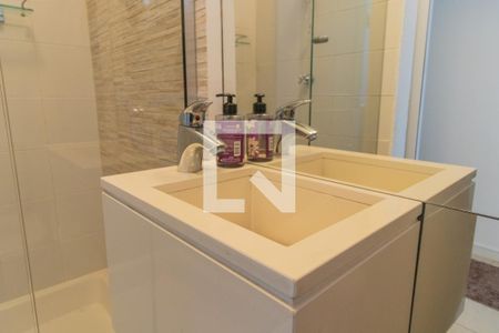 Casa de condomínio à venda com 364m², 4 quartos e 2 vagas Casa de condomínio à venda com 364m², 4 quartos e 2 vagasBanheiro do quarto 4